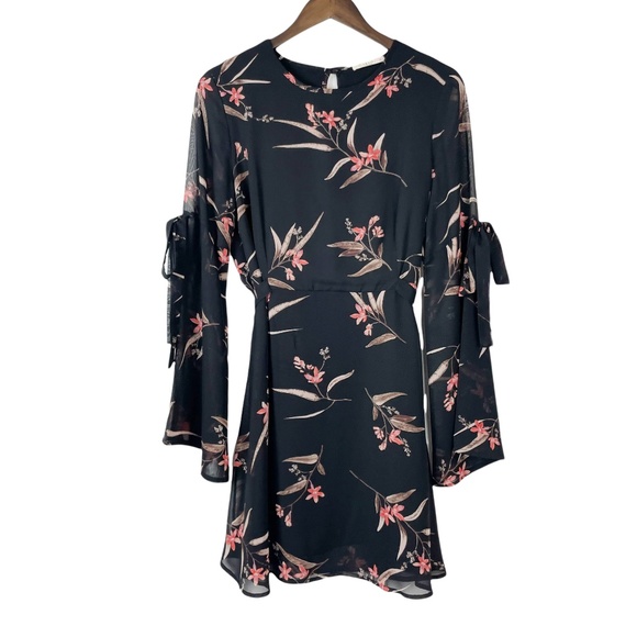 Le Lis Dresses & Skirts - Le Lis Black Floral Tie Bell Sleeve Mini Dress Size Large
